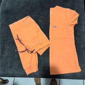 Figs Orange Scrub Set